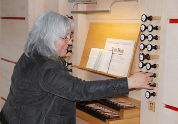 Christine Gampl an der Orgel