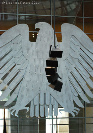 bundesadler im Plenarsaal des Bundestags