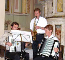 Trio für Saxpphon und zwei Akkordeon